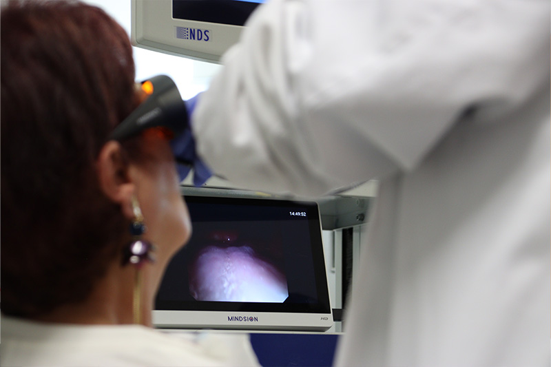 La tecnología de láser azul ha permitido al Hospital público Universitario de Torrejón llevar a cabo más de medio centenar de cirugías ambulatorias sobre las cuerdas vocales