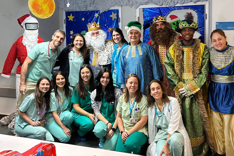 Los Reyes Magos y los futbolistas del Movistar Inter llenan de magia el Hospital público Universitario de Torrejón